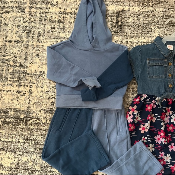 Girls Size 4-5 - 4 piece bundle - Picture 2 of 8